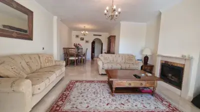 Apartamento en planta baja en Mijas con jardín y piscina