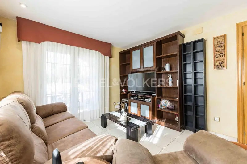 Casa Pareada en Venta Martorell 5 Dormitorios 3 Baños Garaje Terraza