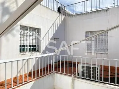 Casa en Alberic con 5 dormitorios y 3 terrazas