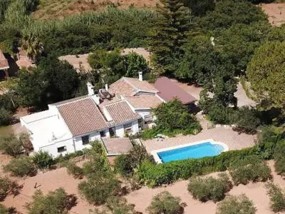 Casa Rural en Coin con Piscina Privada y Jardines