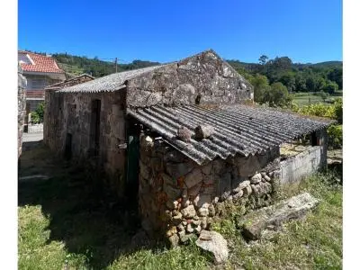 Casa en Soutomaior para rehabilitar con finca