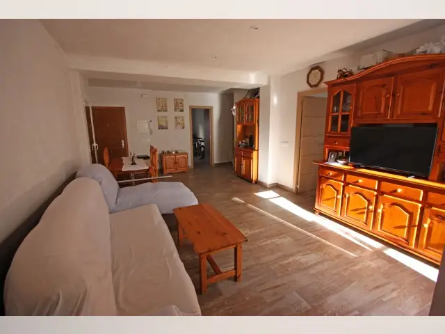 Apartamento en Orba 3 Dormitorios Patio Renovado