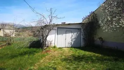 Casa en Vidanes con Terreno y Nave para Reformar