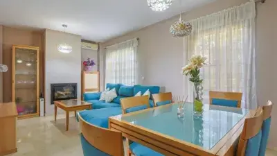 Casa Pareada en Venta en Residencial La Estrella Alcalá de Guadaíra