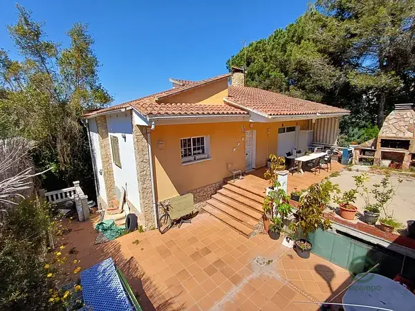 Casa Unifamiliar en Tordera Oportunidad para Inversores