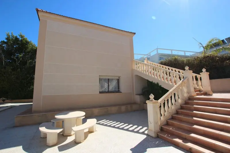 Villa 2 Dormitorios Albir Piscina Parcela Cerrada