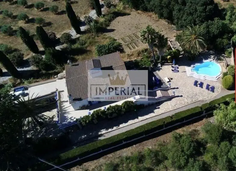 Masia Catalana con Licencia Hostelera en el Emporda