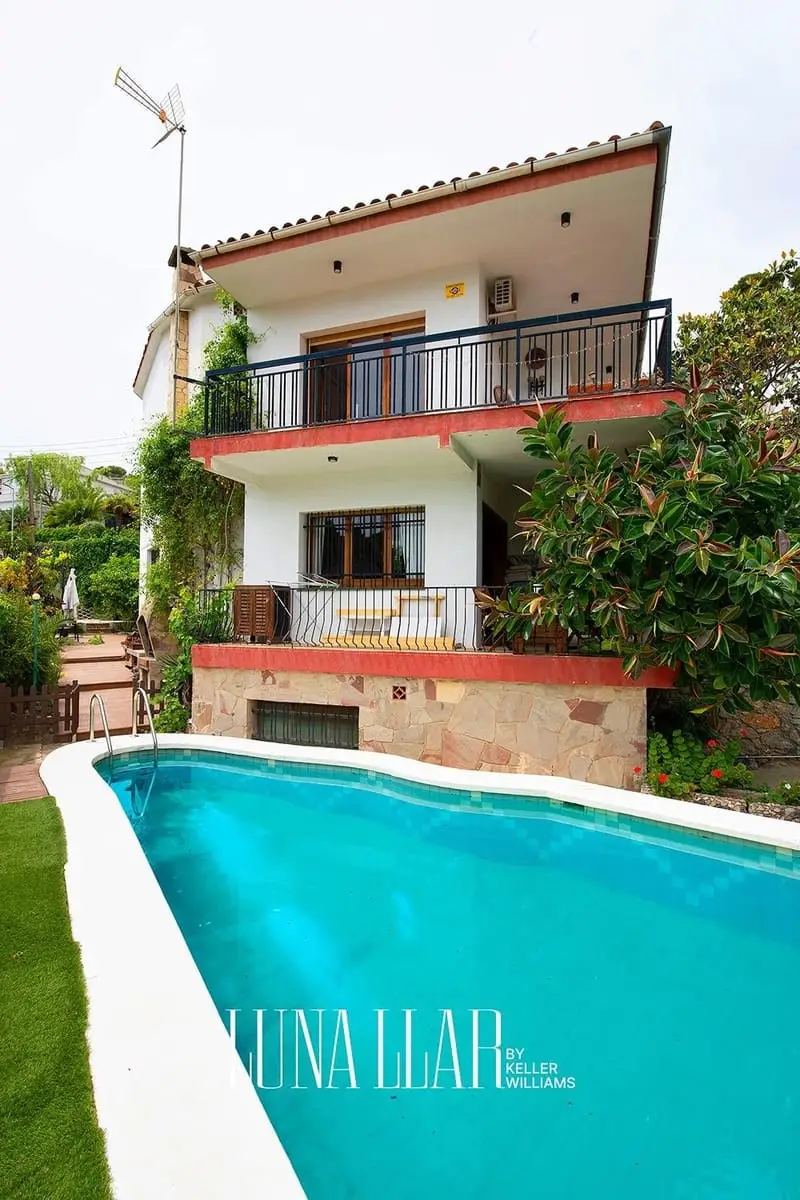 Casa en Venta Montemar Castelldefels Vistas al Mar Piscina Jardin