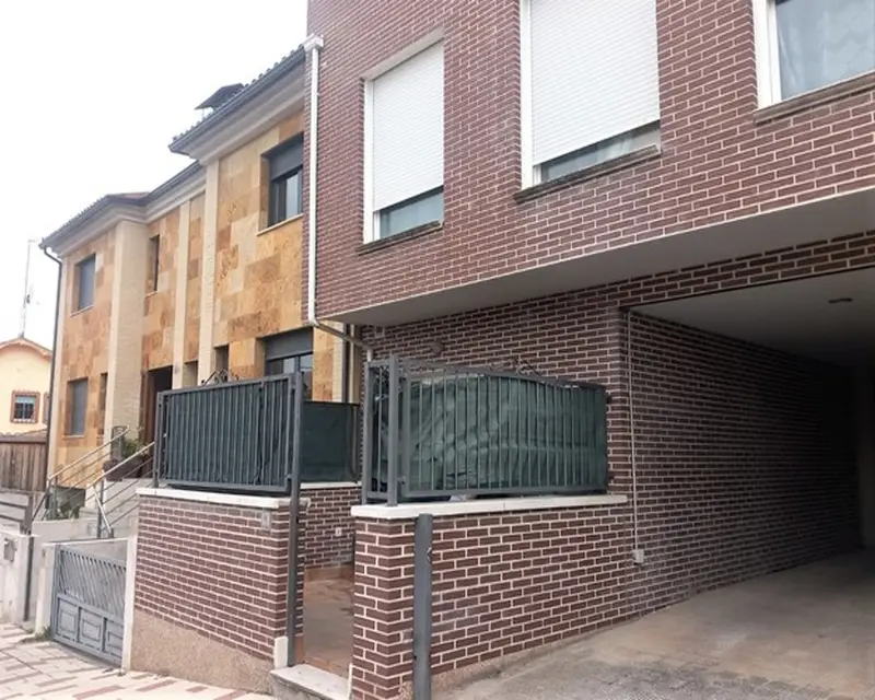 Garaje con 2 habitaciones en Valladolid 74m²