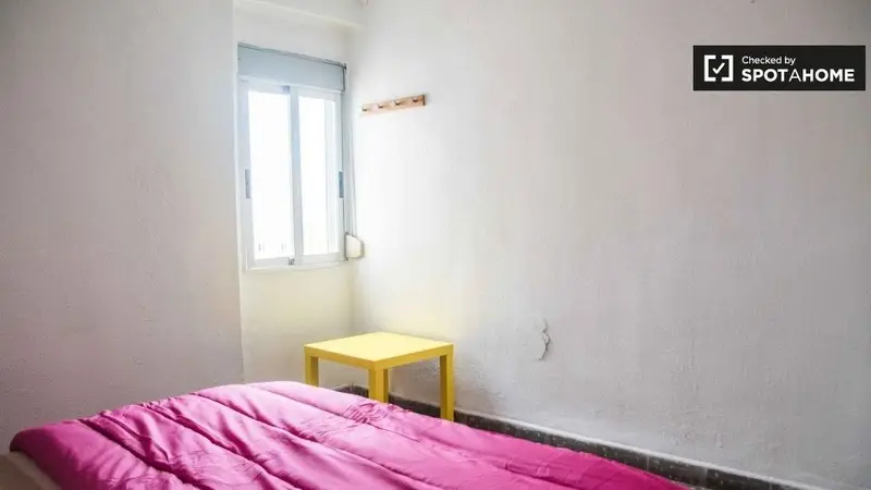 Apartamento 5 Dormitorios 1 Ba	no Valencia Spotahome