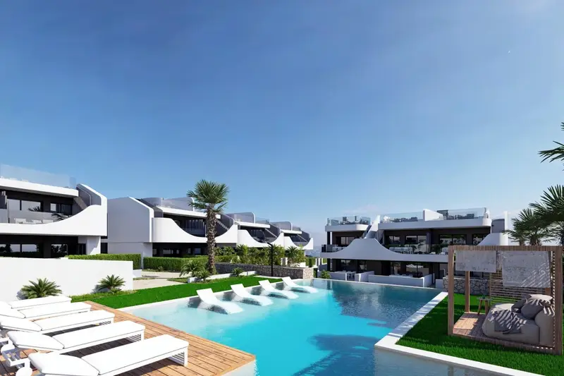 Bungalows en San Miguel de Salinas con Piscina