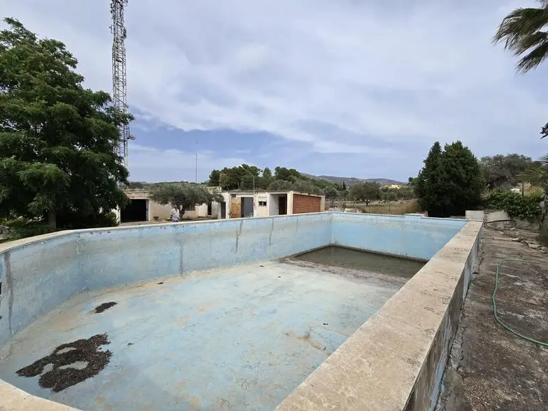 Terreno con Antena de Telecomunicaciones y Alta Renta Anual