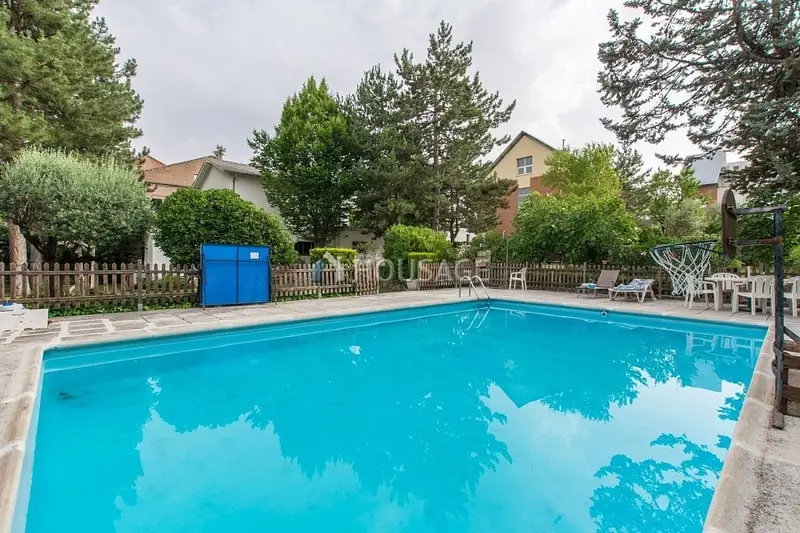 Chalet en Las Rozas con Piscina y Jardin Segregacion de Terreno