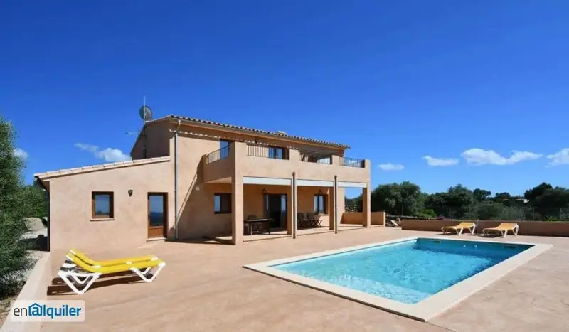 Casa de Campo en Campos con Piscina y 5 Dormitorios