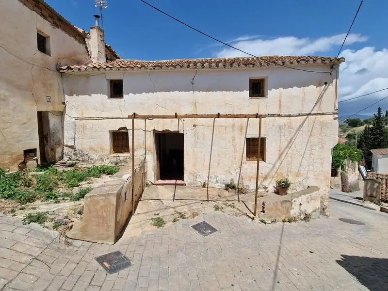 Casa en Los Romanes para Reformar con Vistas al Lago Potenciales