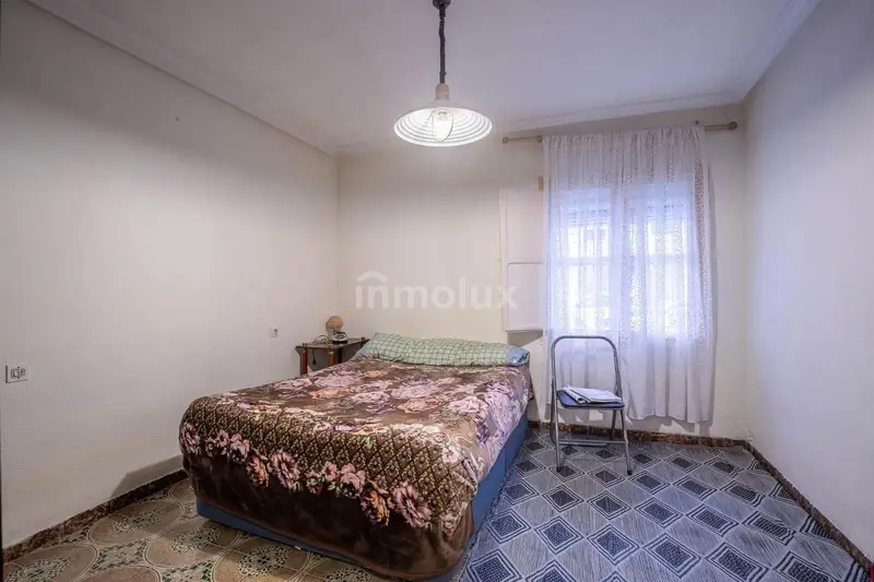 Piso para reformar en Virgen del Remedio Alicante 4 dormitorios patio