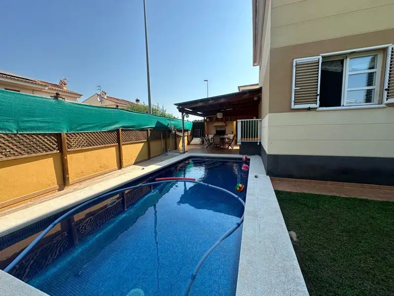 Chalet en Benicasim con Piscina y Garaje Grande