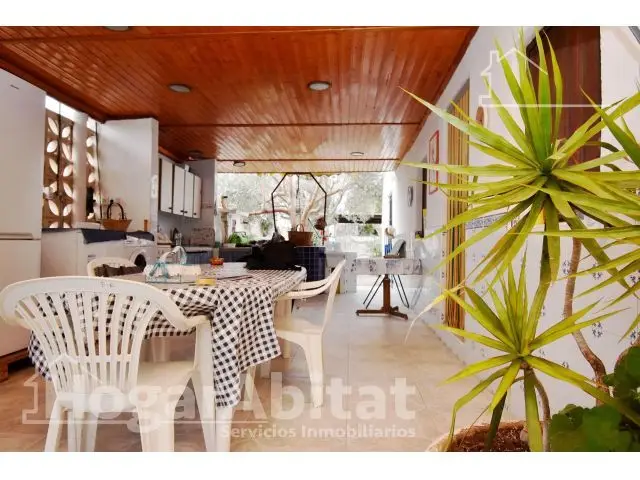 Casa Rural con Piscina y Amplio Terreno