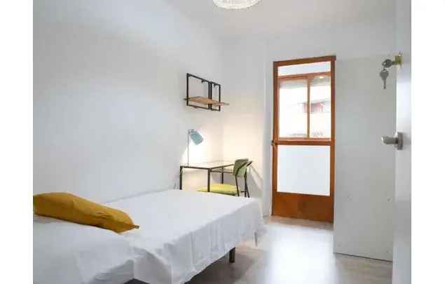Rent a room of 80 m² in Madrid