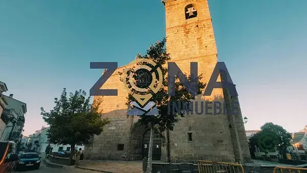 Casa de dos plantas en Arroyo de la Luz con techos abovedados