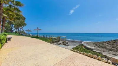 Apartamento de Lujo en Primera Linea de Playa Estepona