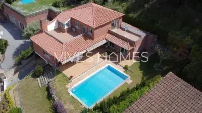Chalet en Venta en Caldes d'Estrac con Piscina y Garaje