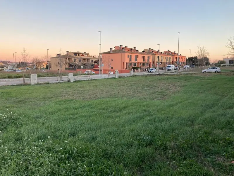 Venta Terreno Vilafant 1000m2 - Ideal para 5 Casas
