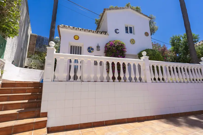 Chalet con Piscina Privada en El Faro 3 Dormitorios