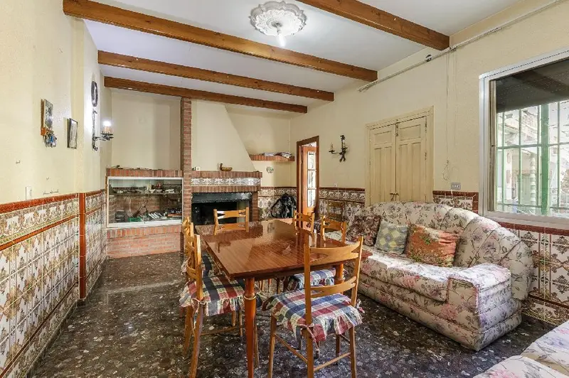 Casa con Patio y Posibilidad de Promoción en Albolote