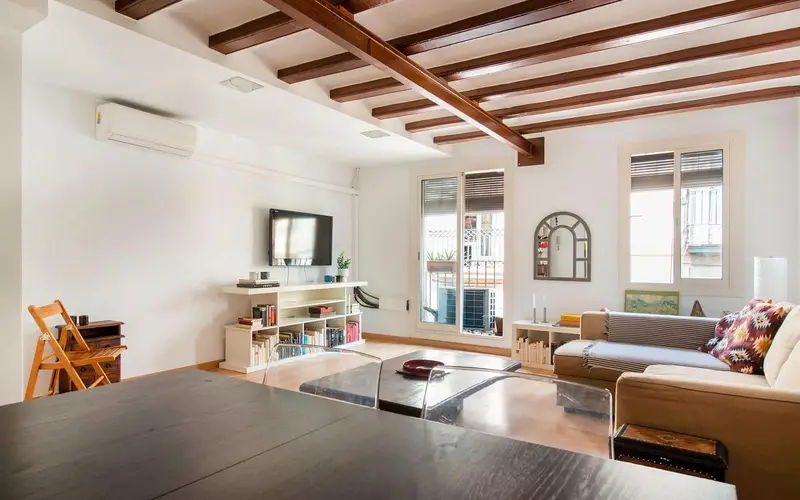 Piso en venta en El Raval Barcelona 2 dormitorios reformado