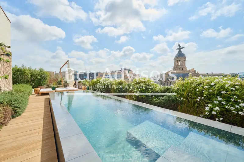 Apartamento de Lujo en Paseo de Gracia con Terraza y Piscina