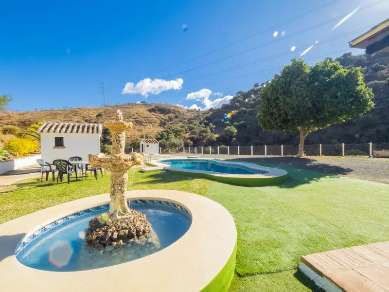 Casa Rural con Piscina Privada cerca de Pizarra
