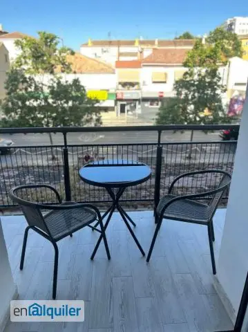 Piso estudiantes Zaidín Granada 4 dormitorios terraza reformado