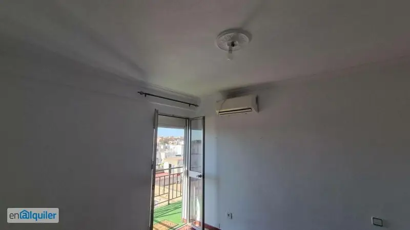 Piso en Alquiler Dos Hermanas Cocina Reformada Aire Acondicionado