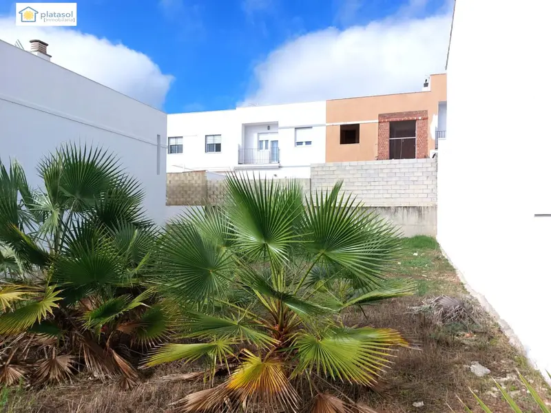 Venta Terreno Gerena 240m2 Solar Urbano con Luz y Agua