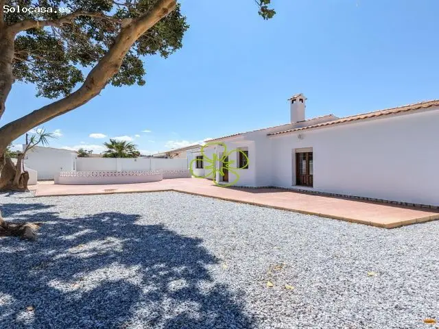 Villa con Anexo Piscina y Jardin en Arboleas Almeria