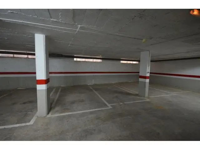 Parking en Peñiscola: 2 Plazas Grandes con Acceso Montacargas