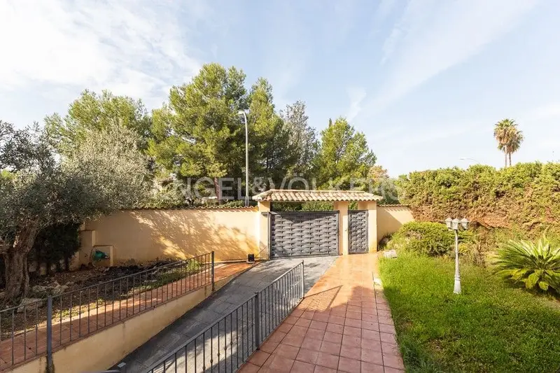 Chalet en venta en L Eliana Valencia
