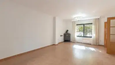 Casa adosada en La Zubia 3 dormitorios 2 baños patio y sotano