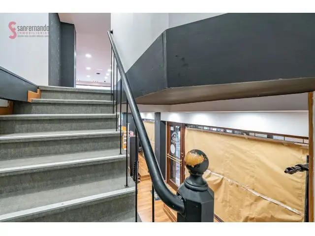Local en Esquina Calle Jose Maria de Pereda Gran Escaparate 64m2