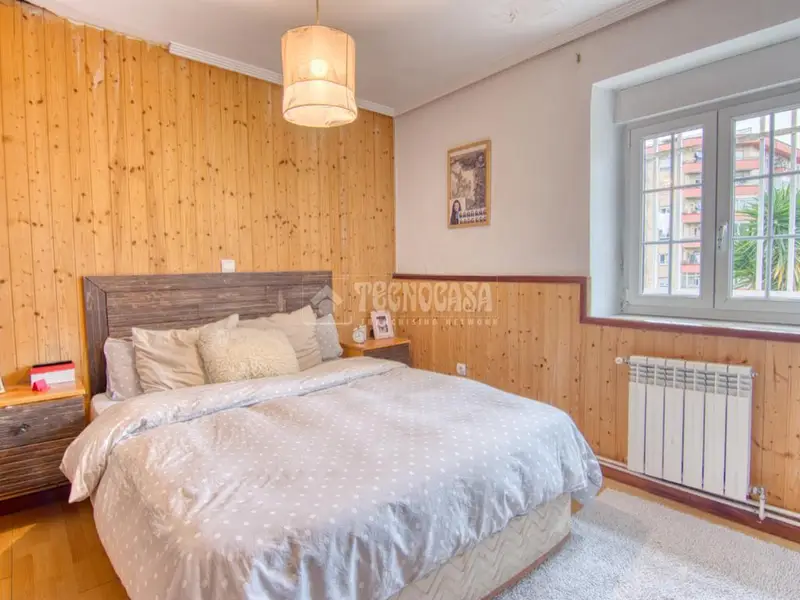 Casa en Venta Torrelavega 6 Dormitorios Jardin