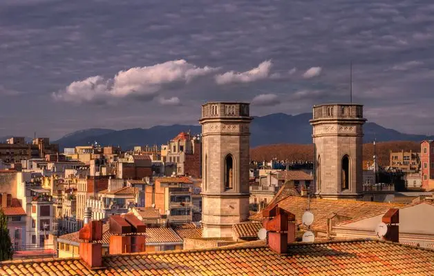 Piso en venta en Girona 4 habitaciones 1 Baño Terraza