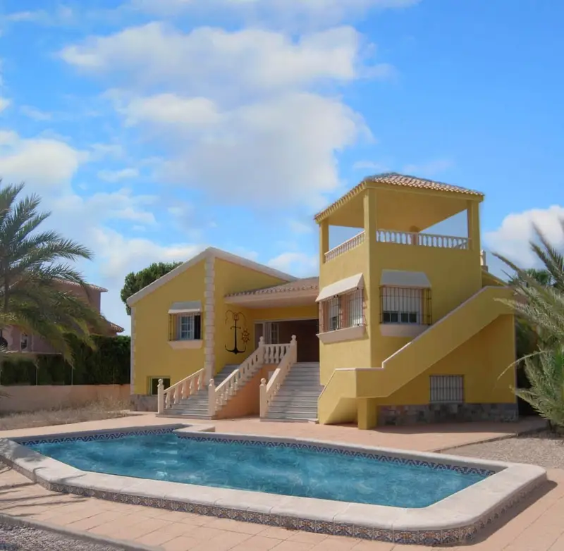 Chalet de Lujo en La Manga del Mar Menor con Embarcadero Privado