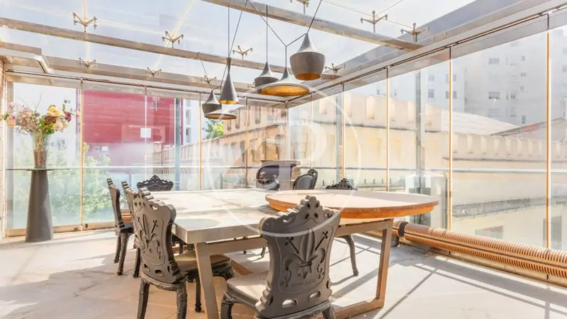 Palacete de 734m2 en Valencia: Inversores y Residencia Exclusiva