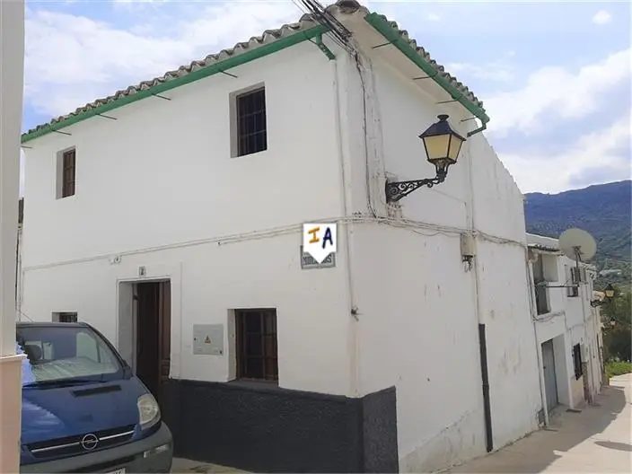 Casa Adosada en Carcabuey Cordoba 3-4 dormitorios con garaje