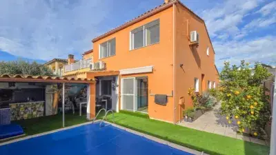 Casa en venta en Sant Pere Pescador con piscina y jardin