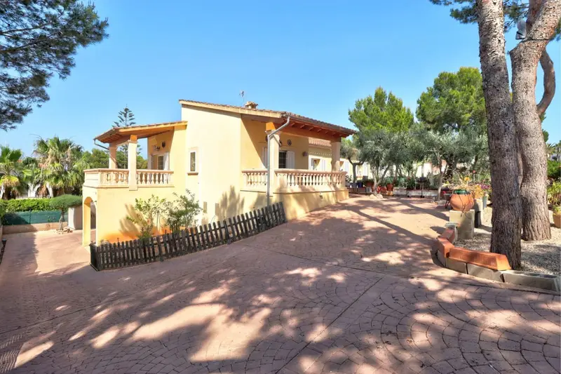 Chalet en Venta Santa Ponsa Mallorca Jardin Piscina Cubierta