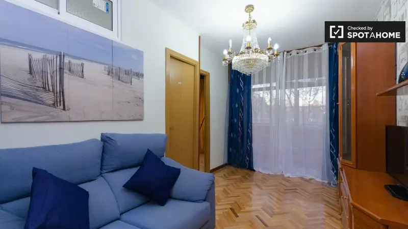 Habitacion Doble Apartamento 6 Dormitorios Alcal	 de Henares