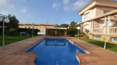 Casa en Venta Can Rates 941m2 Jardin Piscina Bodega Gimnasio