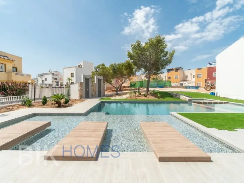 Bungalow 3 Dormitorios El Altet  Residencial con Piscina y Vistas